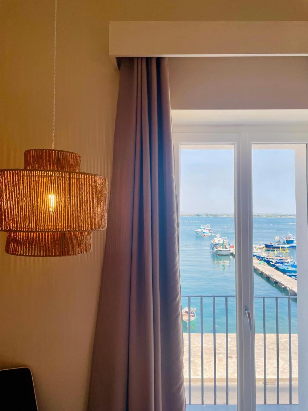 Palazzo Mata Boutique Hotel ตารันโต ภายนอก รูปภาพ