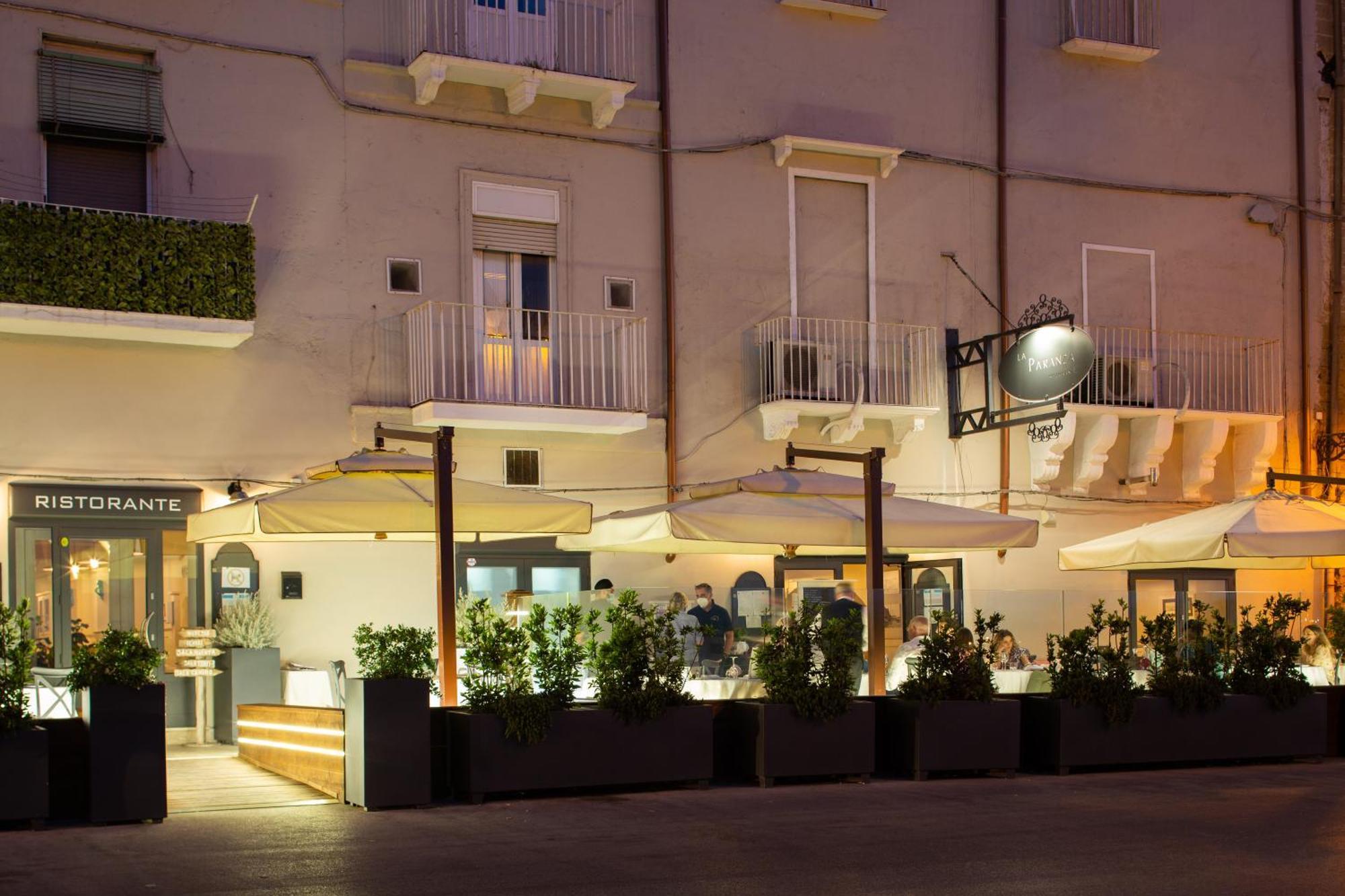 Palazzo Mata Boutique Hotel ตารันโต ภายนอก รูปภาพ
