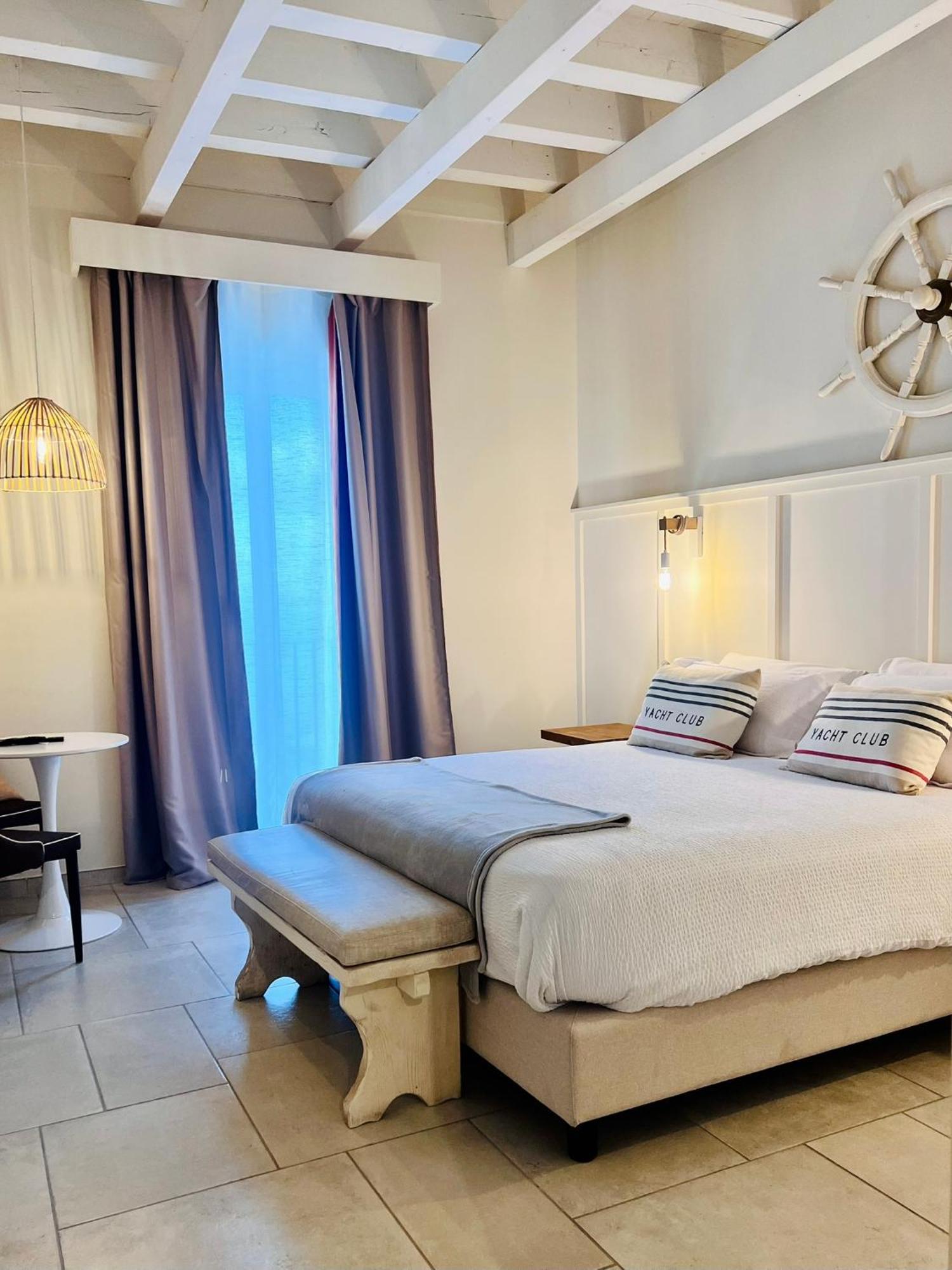 Palazzo Mata Boutique Hotel ตารันโต ภายนอก รูปภาพ