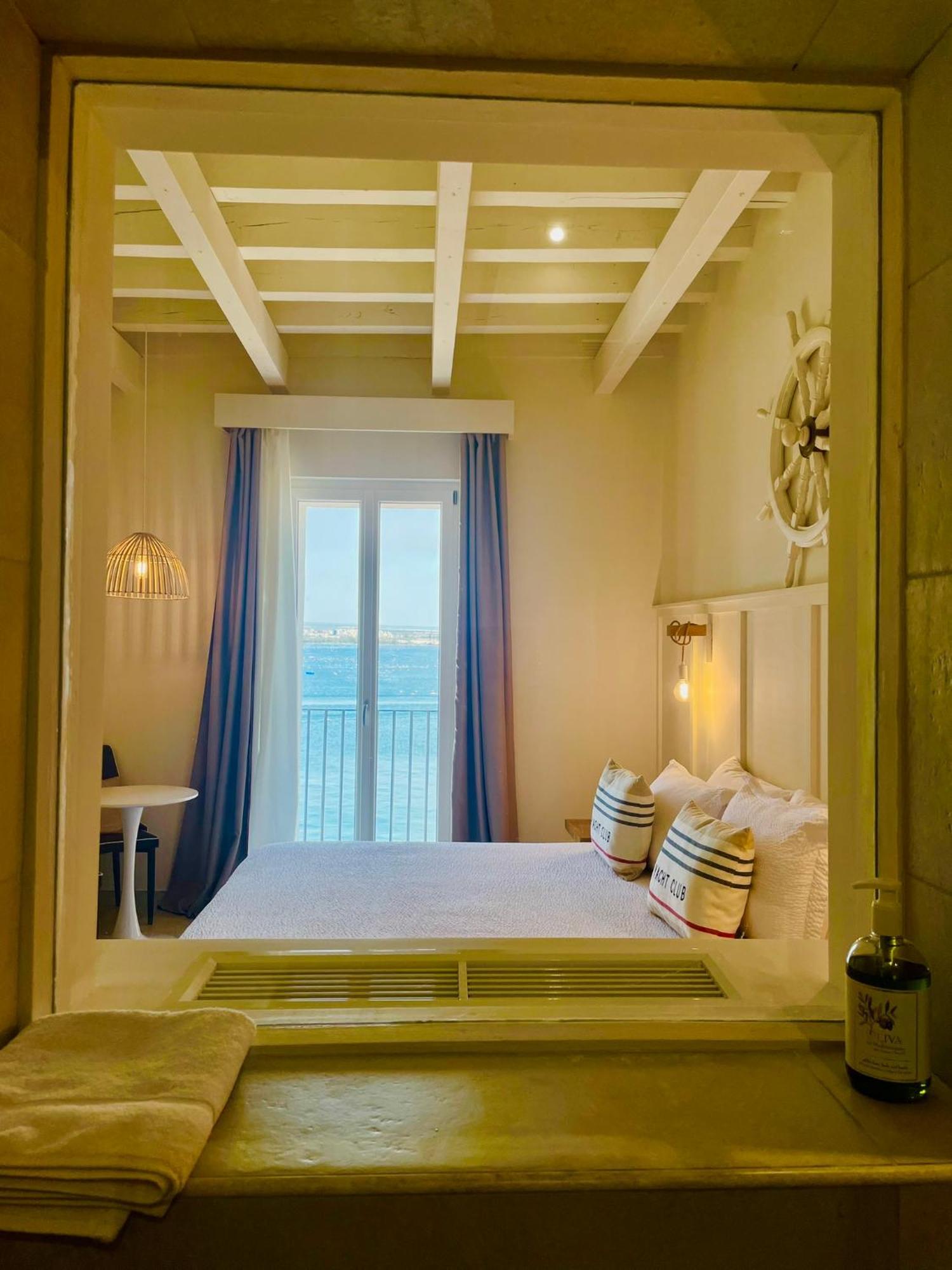 Palazzo Mata Boutique Hotel ตารันโต ภายนอก รูปภาพ
